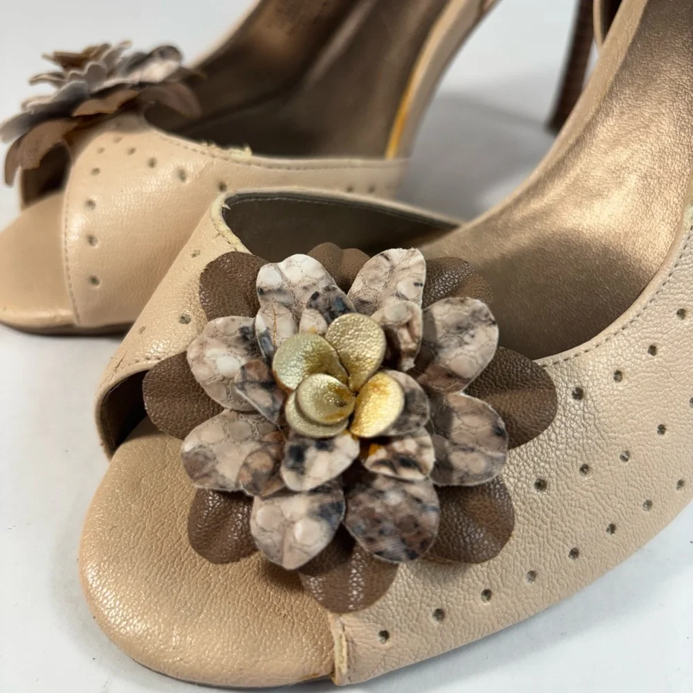 Worthington Beige woman high heels‎ Slingback PeepToe Flower Embellishment 7.5 M